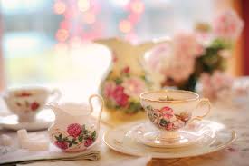 flowery tea cups and a tea pot